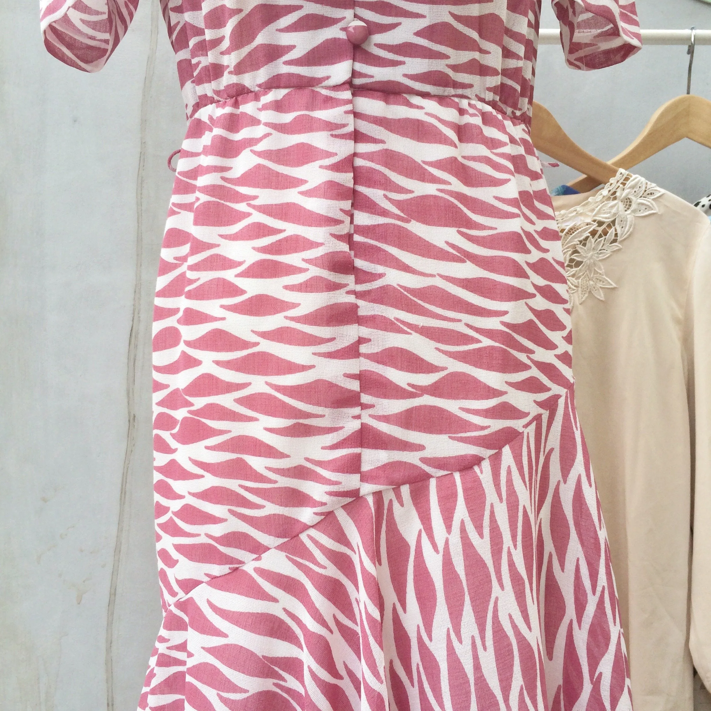 Berries Baileys | Vintage 1930s flirty sleeves and hem Pinup girl Glam rock Midi-length sexydress