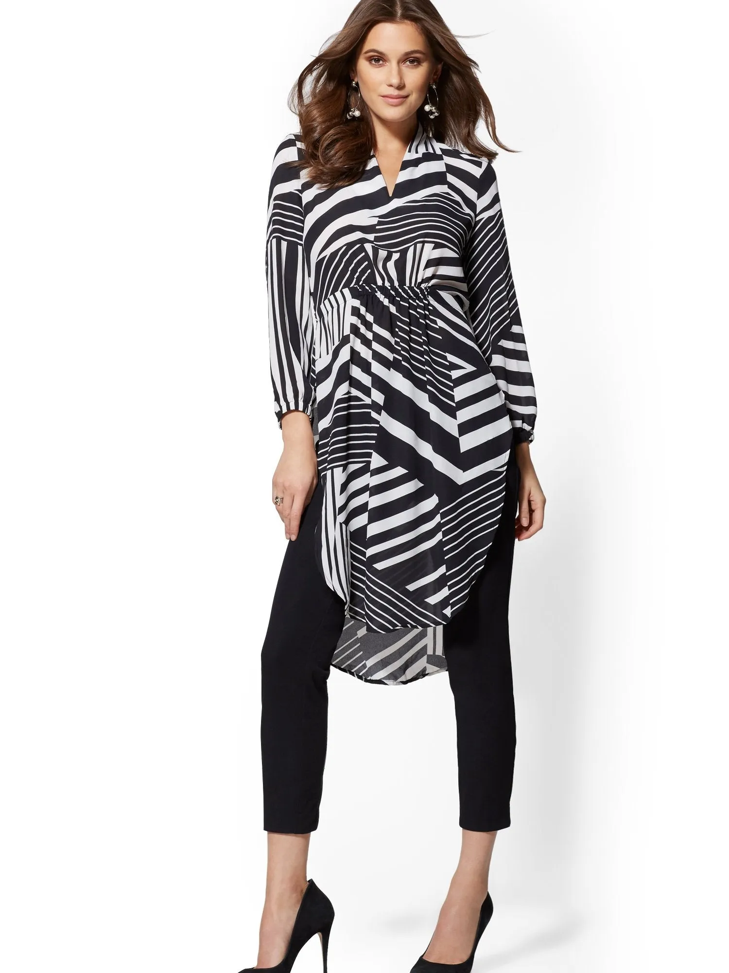 Black & White Print V-Neck Tunic Blouse