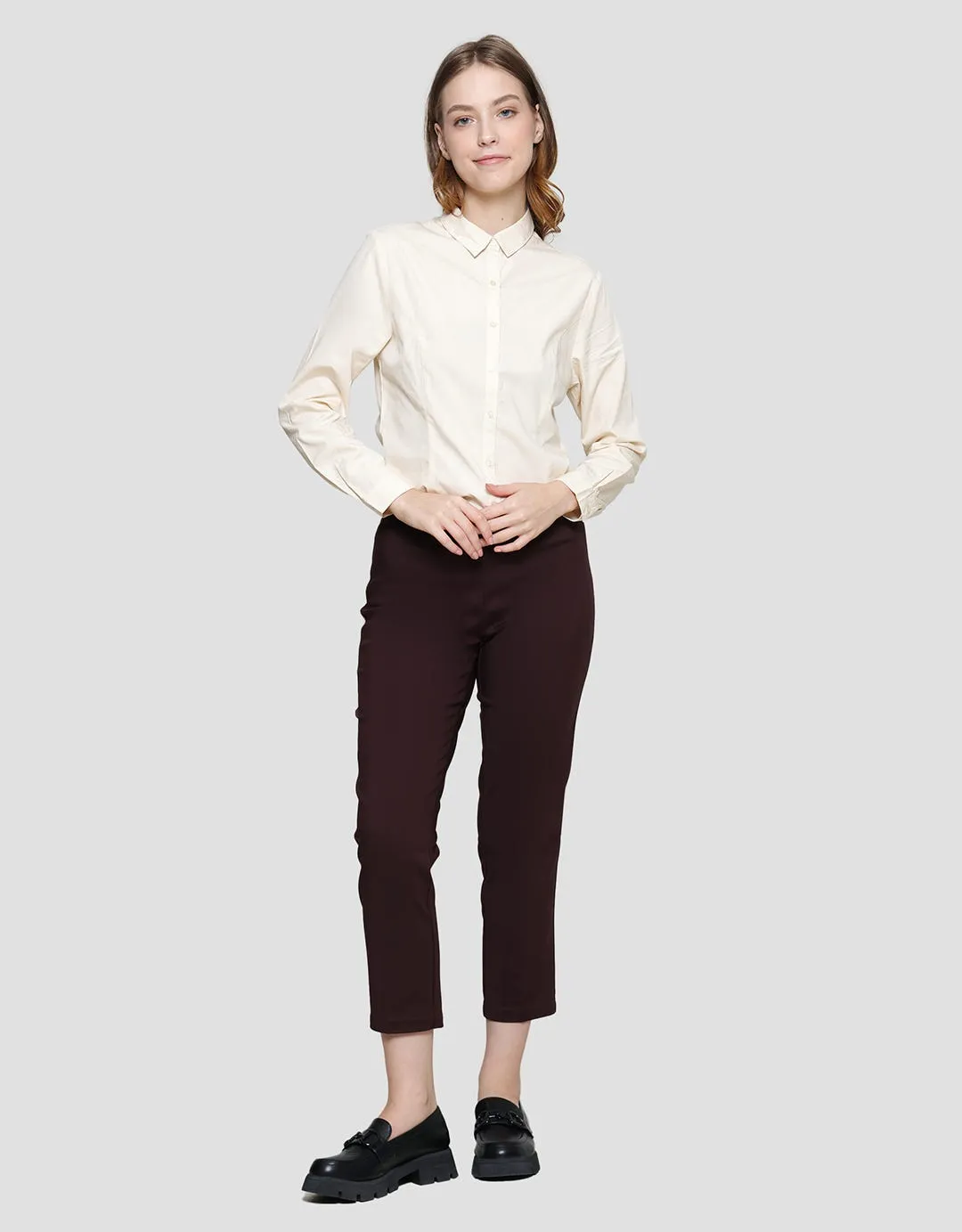 Cardinal Femme Plain Look Celana Chinos Wanita