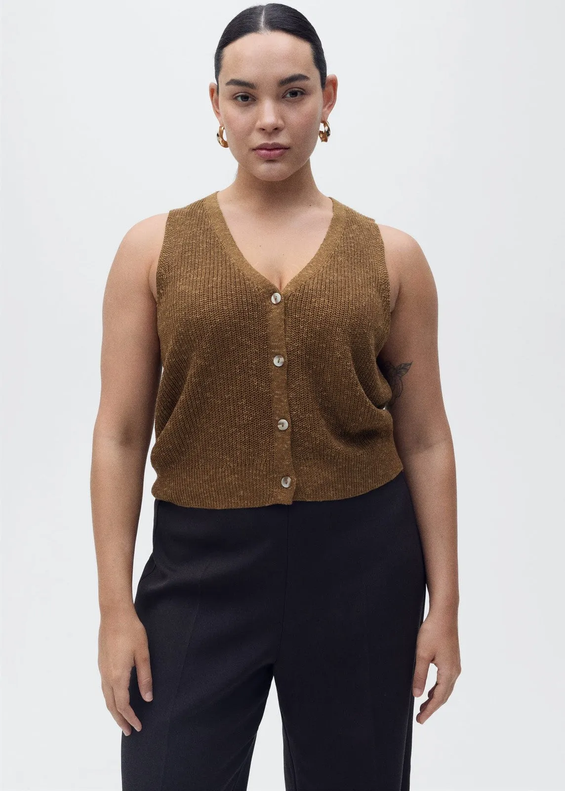 Chunky knit vest with buttons - Medium Brown