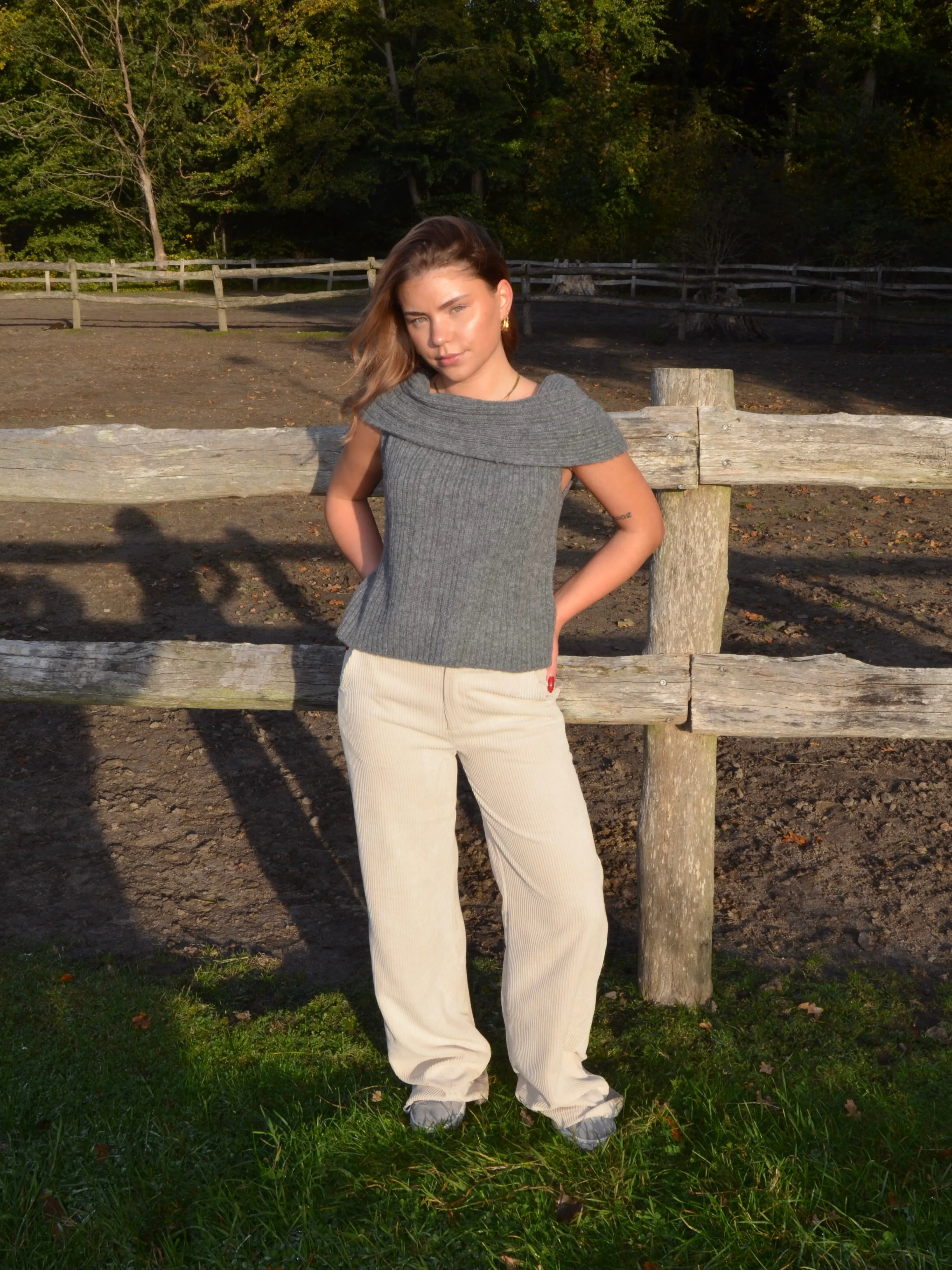 Elinor off shoulder knitted vest - Grey