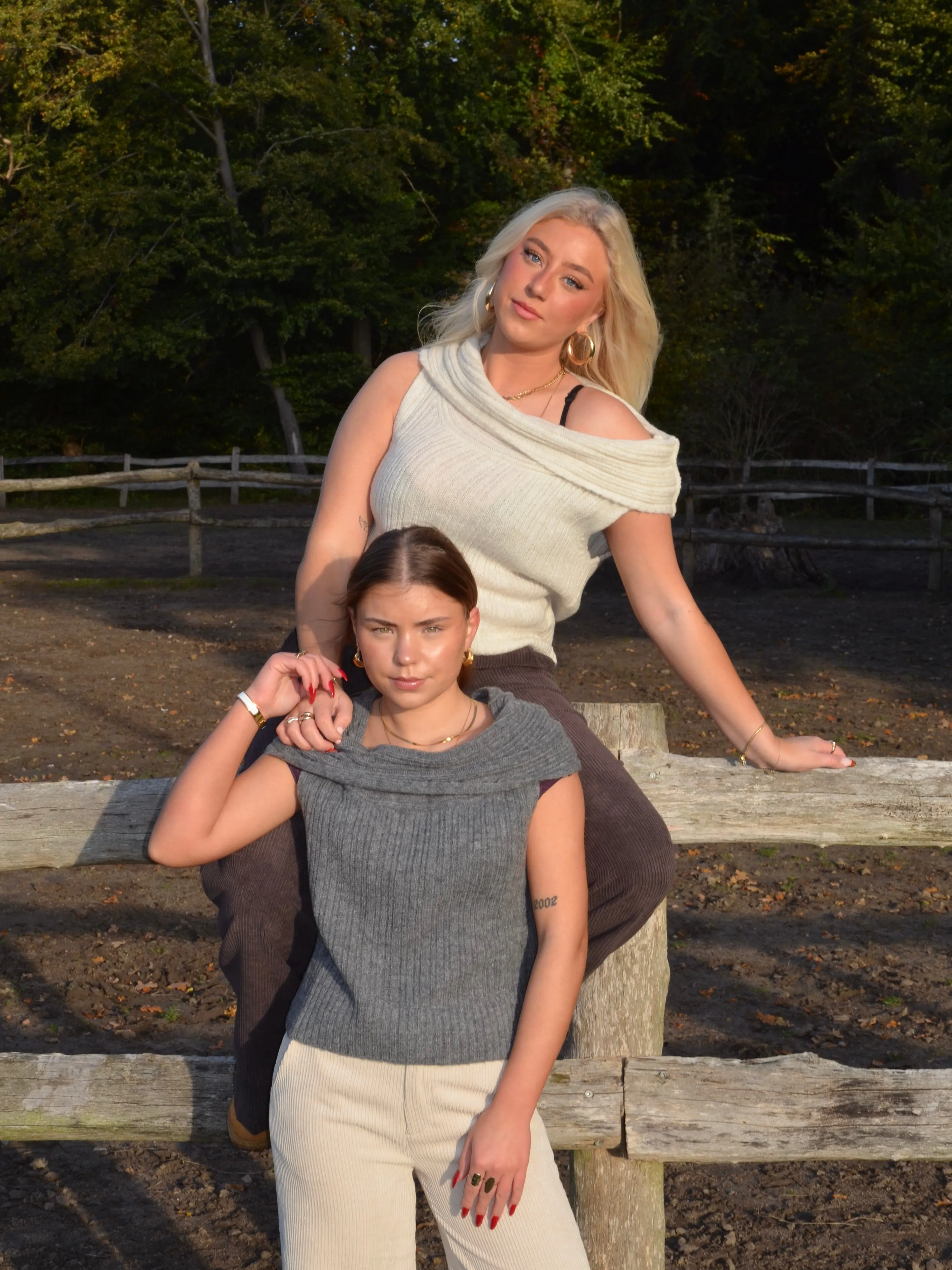 Elinor off shoulder knitted vest - Grey