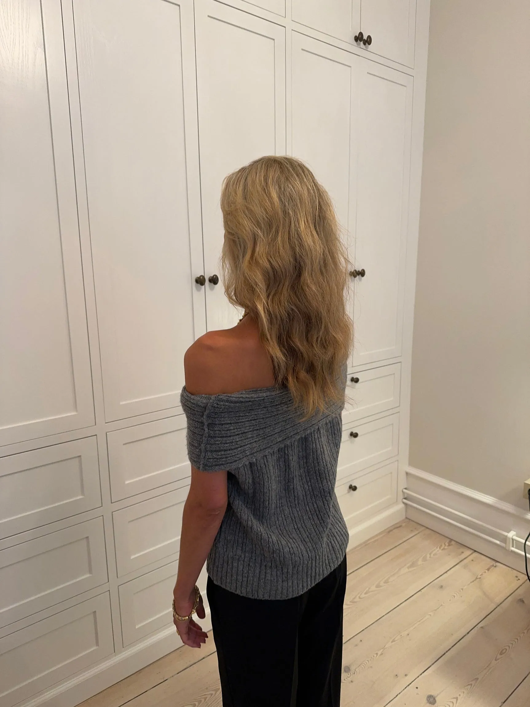 Elinor off shoulder knitted vest - Grey