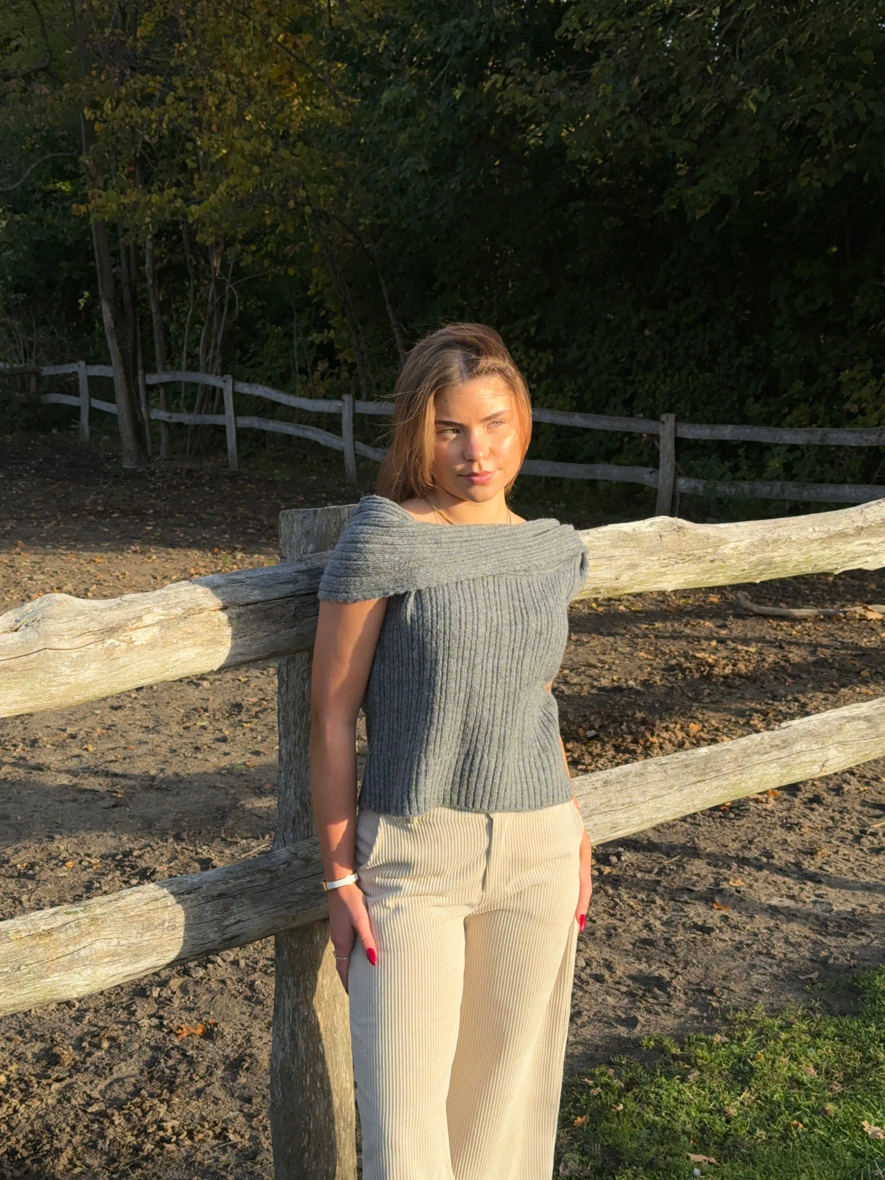 Elinor off shoulder knitted vest - Grey
