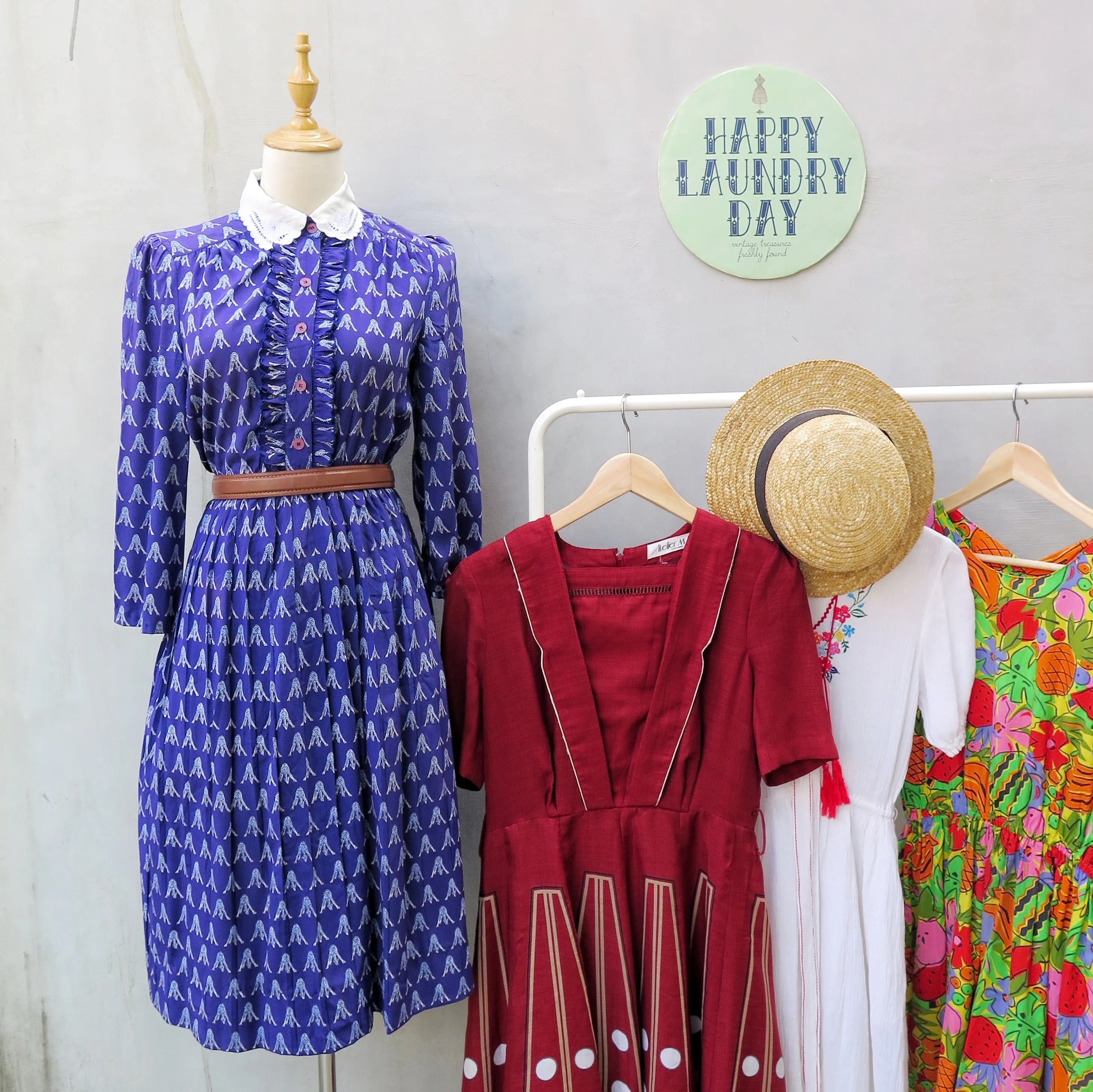 Geronima | Vintage 1960s 1970s Purple giraffes print embroidered collar long sleeve dress