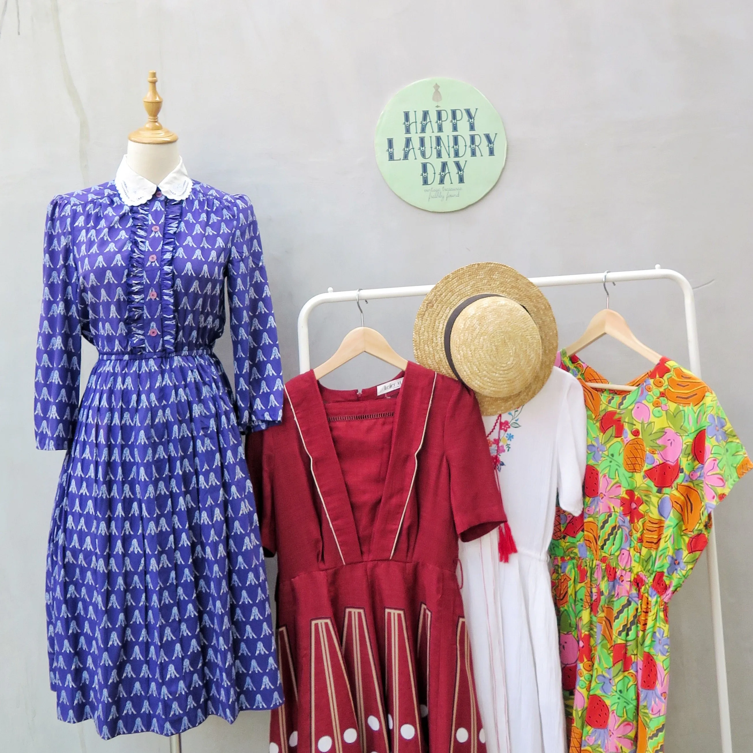 Geronima | Vintage 1960s 1970s Purple giraffes print embroidered collar long sleeve dress
