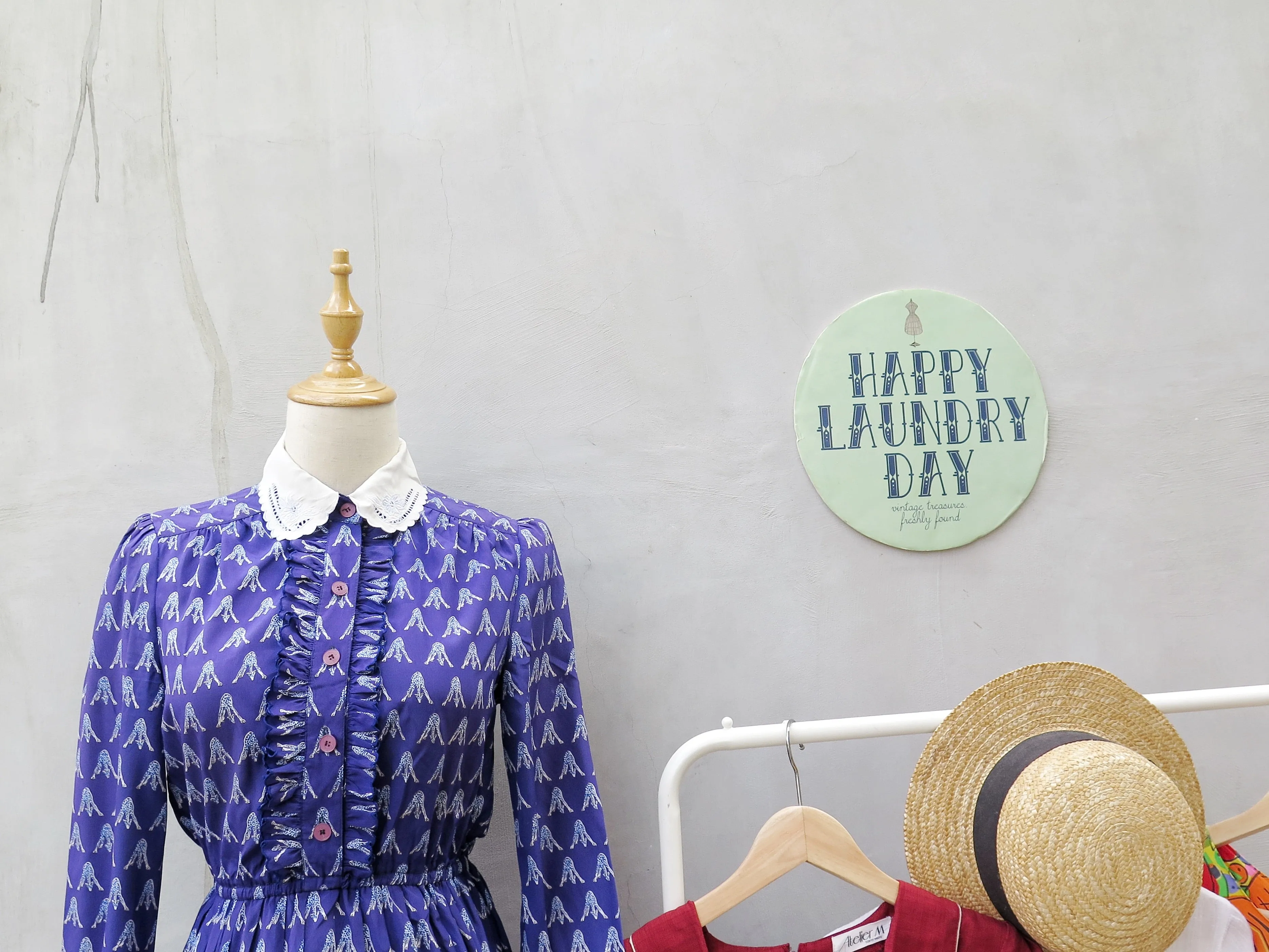 Geronima | Vintage 1960s 1970s Purple giraffes print embroidered collar long sleeve dress
