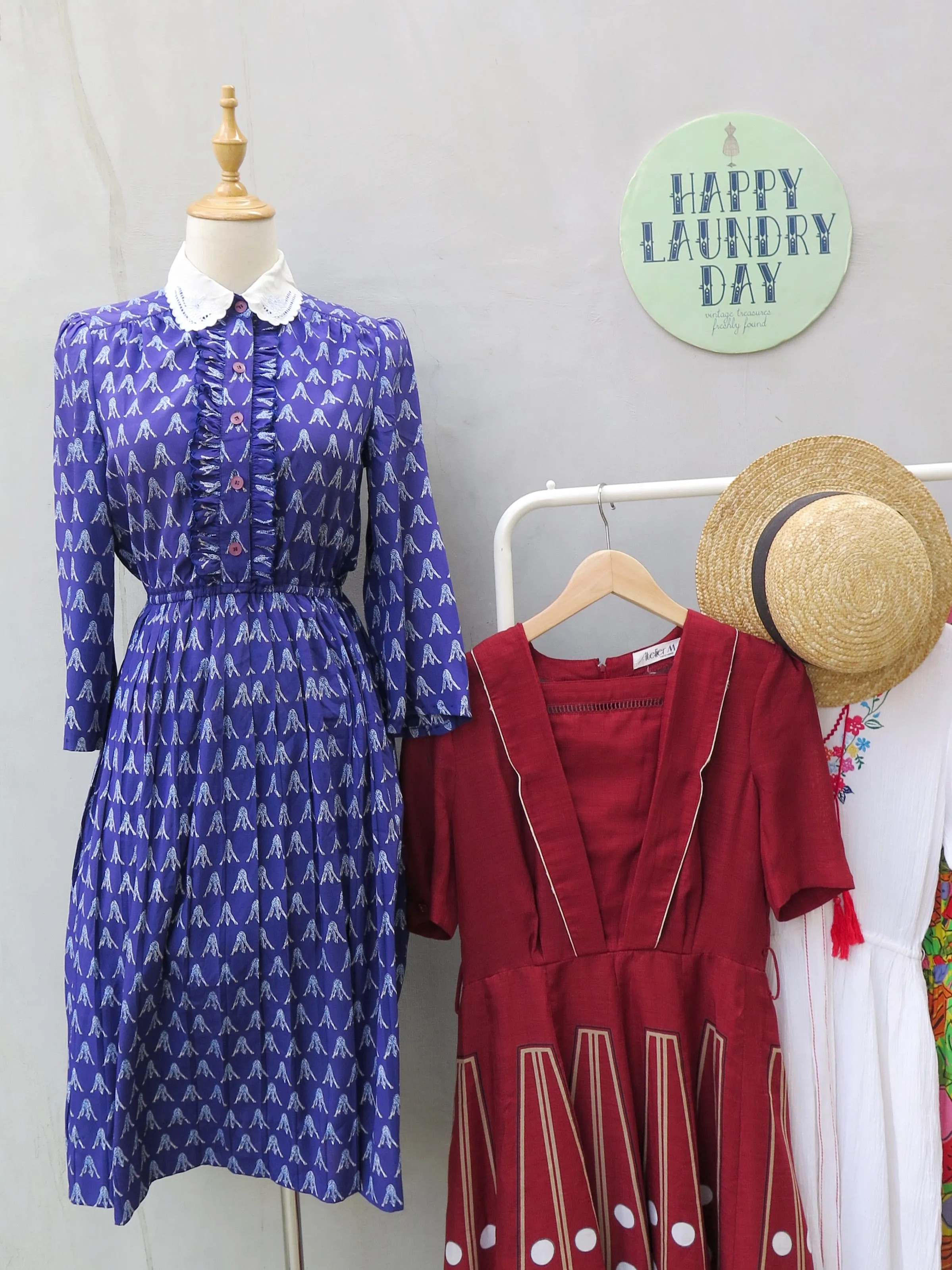Geronima | Vintage 1960s 1970s Purple giraffes print embroidered collar long sleeve dress