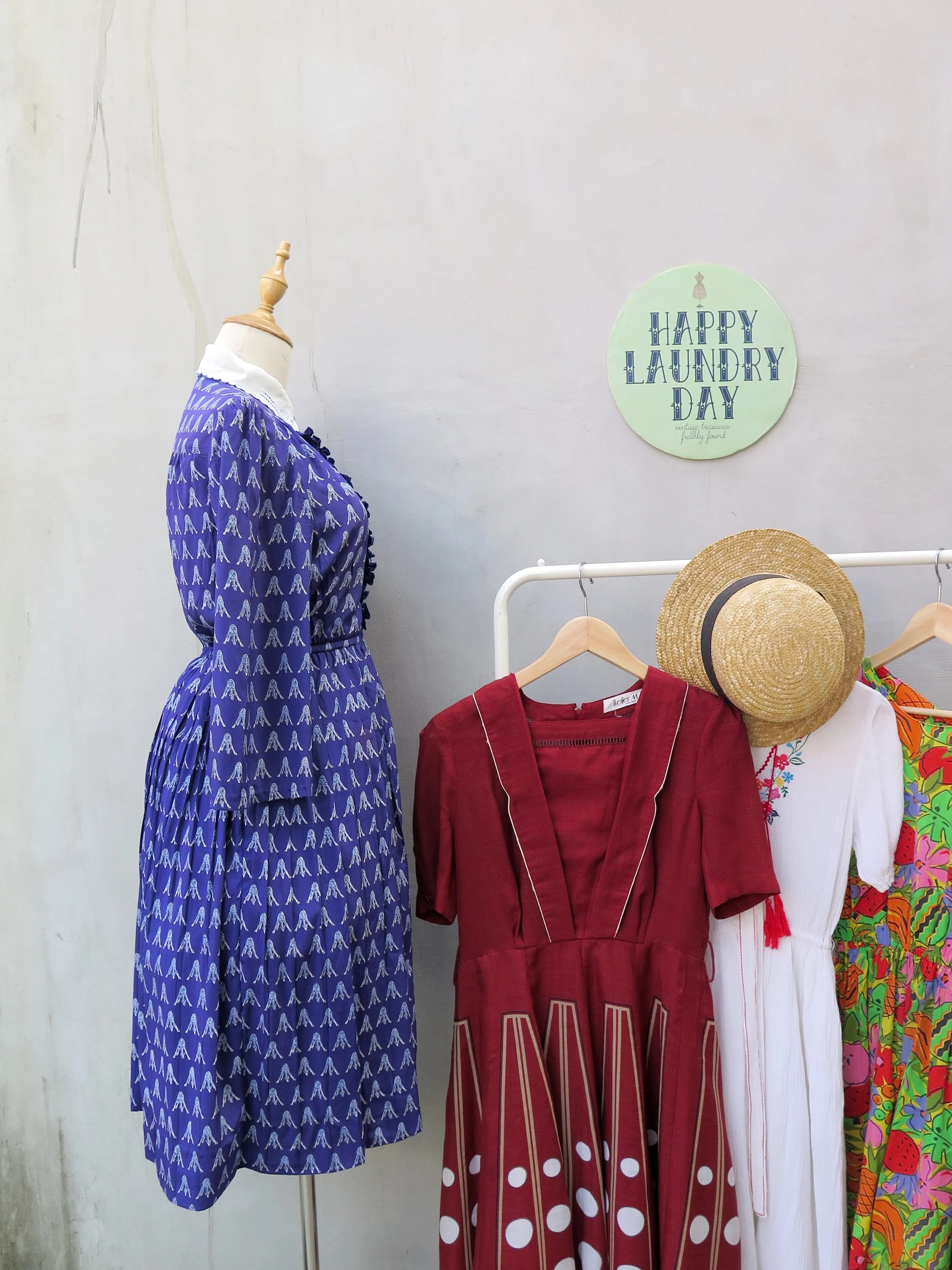 Geronima | Vintage 1960s 1970s Purple giraffes print embroidered collar long sleeve dress